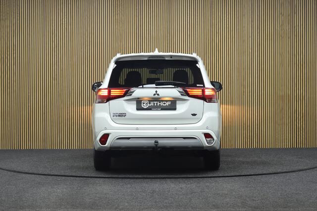 Mitsubishi OUTLANDER 2.4 PHEV Pure | Afneembare Trekhaak | Cruise-control | Camera | Clima | Apple Carplay & Android Auto | Parkeersensoren V+A | LM Velgen | Keyless | Stoelverwarming