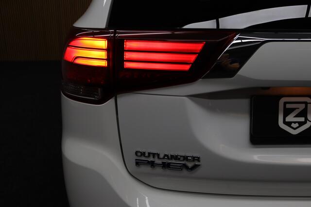 Mitsubishi OUTLANDER 2.4 PHEV Pure | Afneembare Trekhaak | Cruise-control | Camera | Clima | Apple Carplay & Android Auto | Parkeersensoren V+A | LM Velgen | Keyless | Stoelverwarming