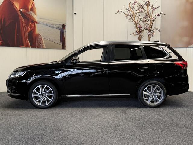 Mitsubishi OUTLANDER 2.0 PHEV Prestige 4WD NAVIGATIE LEDER ADAPTIVE CRUISE CONTROL PANORAMA SCHUIF/KANTELDAK KEYLESS GO RIJSTROOKSENSOREN DODEHOEKSENSOREN RONDOMZICHT CAMRERA ZEER MOOI !!
