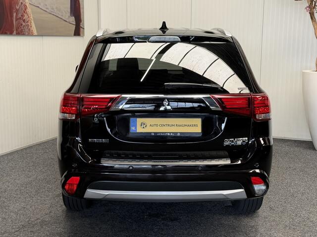 Mitsubishi OUTLANDER 2.0 PHEV Prestige 4WD NAVIGATIE LEDER ADAPTIVE CRUISE CONTROL PANORAMA SCHUIF/KANTELDAK KEYLESS GO RIJSTROOKSENSOREN DODEHOEKSENSOREN RONDOMZICHT CAMRERA ZEER MOOI !!