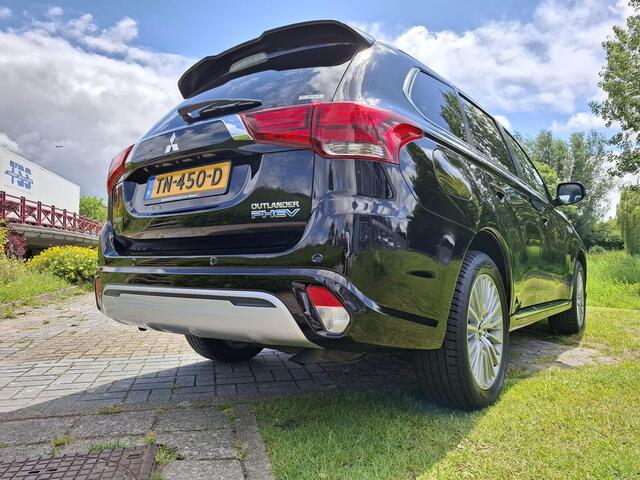 Mitsubishi OUTLANDER 2.4 PHEV Instyle Apple Carplay & Android auto | Stuur- en Stoelverwarming | Cruise adaptive | Sunroof | 1e Eigenaar | NL auto
