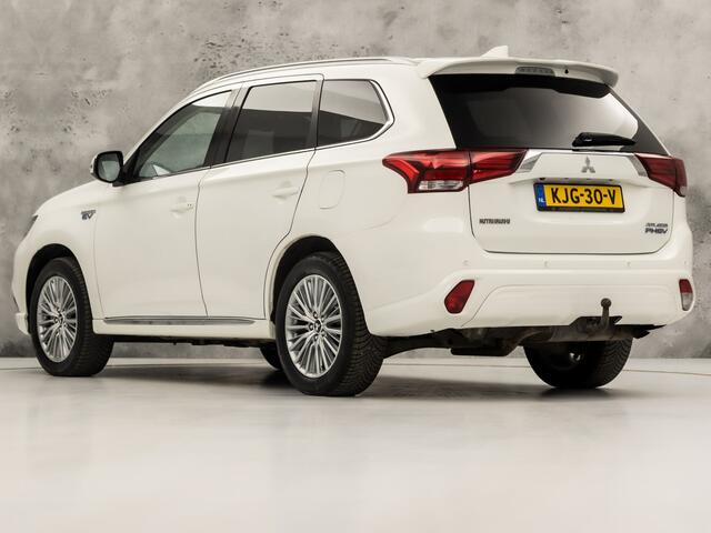 Mitsubishi OUTLANDER 2.4 PHEV Intense+ 225Pk Automaat (APPLE CARPLAY, CAMERA, LEDER/ALCANTARA, SPORTSTOELEN, GETINT GLAS, TREKHAAK, NIEUWE APK, NIEUWSTAAT)