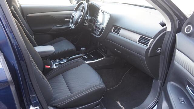 Mitsubishi OUTLANDER 2.0 Executive Edition | 7-Persoons | Afn. Trekhaak Dealeronderhouden
