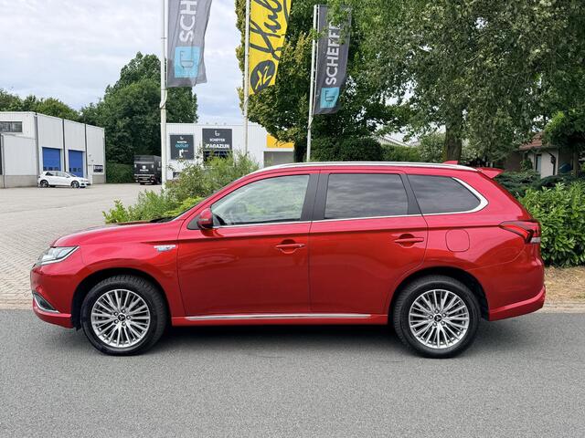 Mitsubishi OUTLANDER 2.4 PHEV 239PK NavioLederoCamera