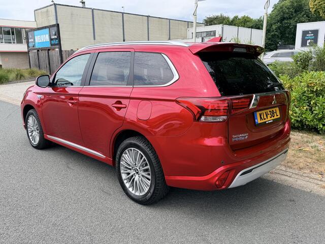 Mitsubishi OUTLANDER 2.4 PHEV 239PK NavioLederoCamera