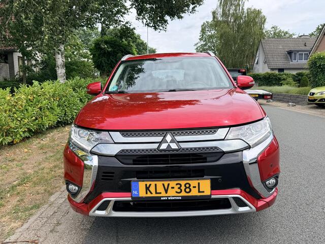 Mitsubishi OUTLANDER 2.4 PHEV 239PK NavioLederoCamera