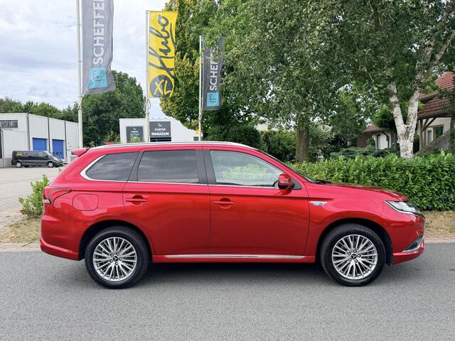 Mitsubishi OUTLANDER 2.4 PHEV 239PK NavioLederoCamera