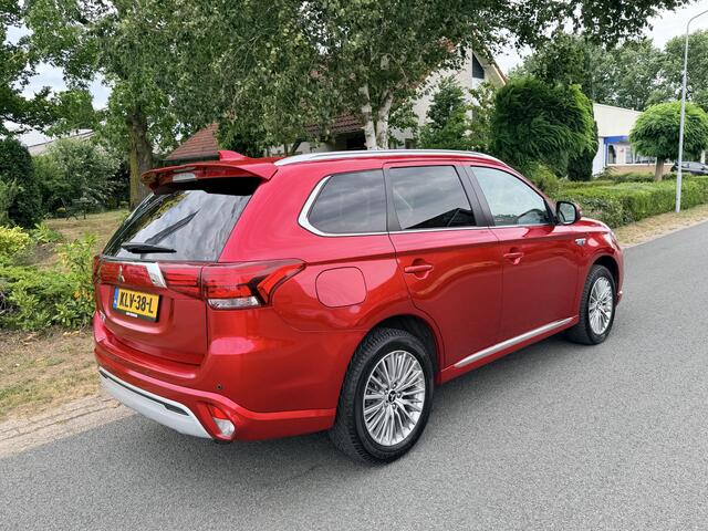 Mitsubishi OUTLANDER 2.4 PHEV 239PK NavioLederoCamera
