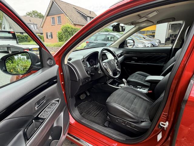 Mitsubishi OUTLANDER 2.4 PHEV 239PK NavioLederoCamera