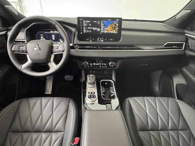 Mitsubishi OUTLANDER 2.4 PHEV Black Edition | DEMO | YAMAHA-Audio | 360° Camera | Navigatie | Panoramadak | Stoelverwarming |