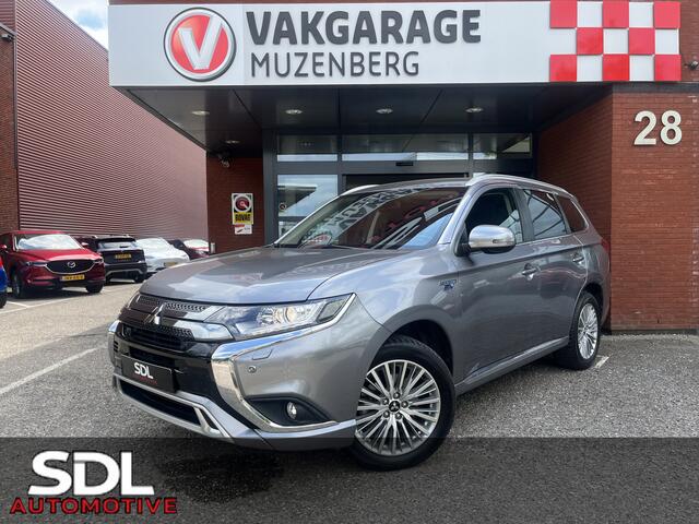 Mitsubishi OUTLANDER 2.4 PHEV 4WD Pure+ 240PK!! // AFN. TREKHAAK // KEYLESS // CAMERA+SENSOREN // CLIMA // STOELVERWARMING // APPLE-ANDROID AUTO //