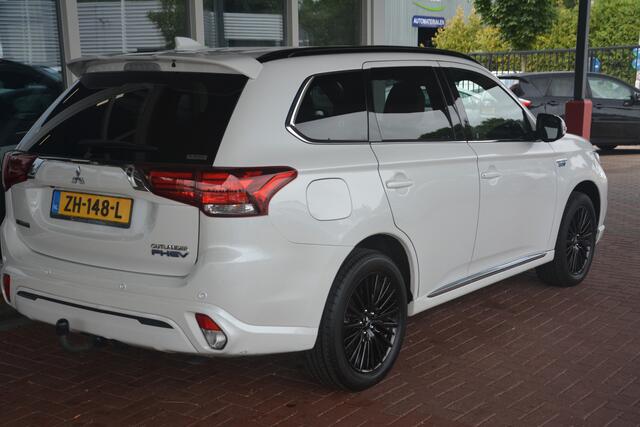 Mitsubishi OUTLANDER 2.4 PHEV S-Edition Nederlandse auto 71003 km NAP dealeronderhouden laatste beurt bij 61000km met oa metallic lak schuif-kanteldak ecc camera Rockford Fosgate audio leren bekleding lane assist adaptive cruise ke