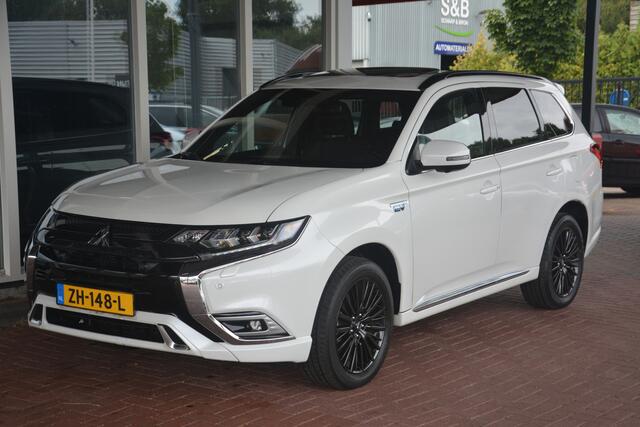 Mitsubishi OUTLANDER 2.4 PHEV S-Edition Nederlandse auto 71003 km NAP dealeronderhouden laatste beurt bij 61000km met oa metallic lak schuif-kanteldak ecc camera Rockford Fosgate audio leren bekleding lane assist adaptive cruise ke
