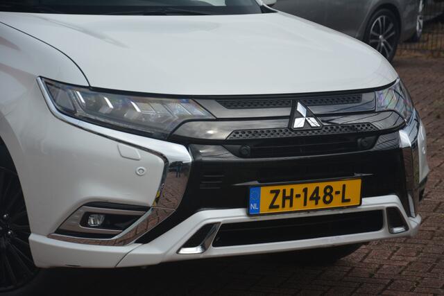 Mitsubishi OUTLANDER 2.4 PHEV S-Edition Nederlandse auto 71003 km NAP dealeronderhouden laatste beurt bij 61000km met oa metallic lak schuif-kanteldak ecc camera Rockford Fosgate audio leren bekleding lane assist adaptive cruise ke