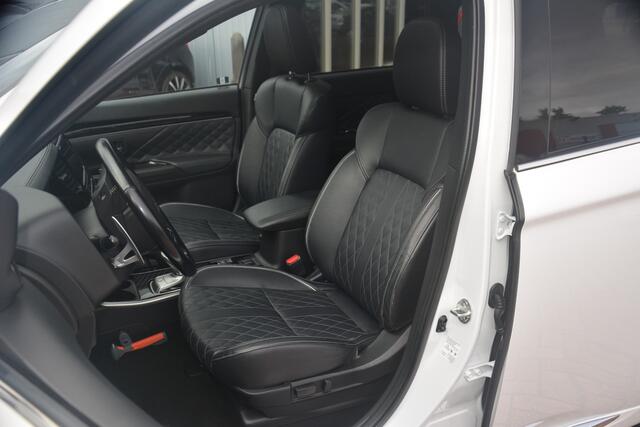 Mitsubishi OUTLANDER 2.4 PHEV S-Edition Nederlandse auto 71003 km NAP dealeronderhouden laatste beurt bij 61000km met oa metallic lak schuif-kanteldak ecc camera Rockford Fosgate audio leren bekleding lane assist adaptive cruise ke