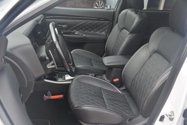 Mitsubishi OUTLANDER 2.4 PHEV S-Edition Nederlandse auto 71003 km NAP dealeronderhouden laatste beurt bij 61000km met oa metallic lak schuif-kanteldak ecc camera Rockford Fosgate audio leren bekleding lane assist adaptive cruise ke