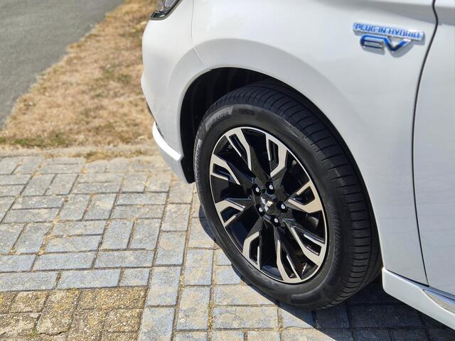 Mitsubishi OUTLANDER 2.0 PHEV Premium Apple Carplay & Android auto | Stuurverwarming | Blind Spot