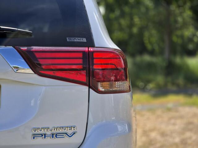 Mitsubishi OUTLANDER 2.0 PHEV Premium Apple Carplay & Android auto | Stuurverwarming | Blind Spot