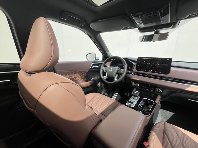 Mitsubishi OUTLANDER 2.4 PHEV Instyle+ /¤ 4.500,- Voordeel Op Nieuwprijs / 8 Jaar Fabrieksgarantie / Elektrische Range 86 KM WLTP / Full Option / 7 Rij Modus / Apple Carplay&Android Auto / All Wheel Control /