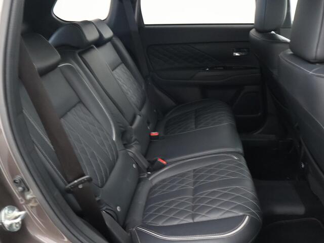 Mitsubishi OUTLANDER 2.4 PHEV INTENSE+ 4WD + LEDER EXCLUSIVE | 360 CAMERA | CARPLAY | TREKHAAK | STOEL/STUURVERW.