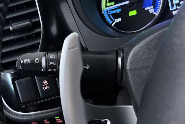 Mitsubishi OUTLANDER 2.4 PHEV Instyle (PANORAMADAK, STUUR-/STOELVERWARMING, 360 CAMERA, LEDER, STUURBEDIENING)