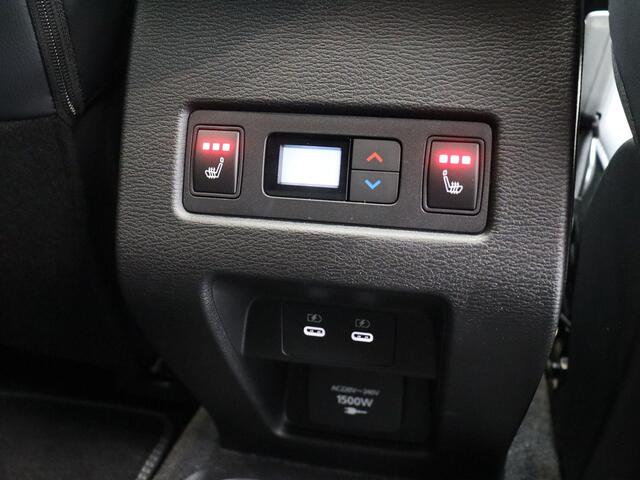 Mitsubishi OUTLANDER 2.4 PHEV Instyle | Trekhaak | Stoelverwarming Voor en Achter | Elektrische Achterklep | Yamaha audio | Panoramadak | Stoelmassage |