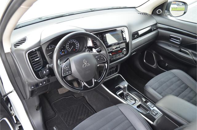 Mitsubishi OUTLANDER 2.0 CVT 2WD LIMITED 7-ZIT | HOGE ZIT | 7 PERSOONS | TREKHAAK 1600KG | NAVI | CAMERA | 18'' LICHTMETAAL | ALL IN RIJKLAARPRIJS