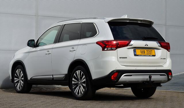 Mitsubishi OUTLANDER 2.0 CVT 2WD LIMITED 7-ZIT | HOGE ZIT | 7 PERSOONS | TREKHAAK 1600KG | NAVI | CAMERA | 18'' LICHTMETAAL | ALL IN RIJKLAARPRIJS