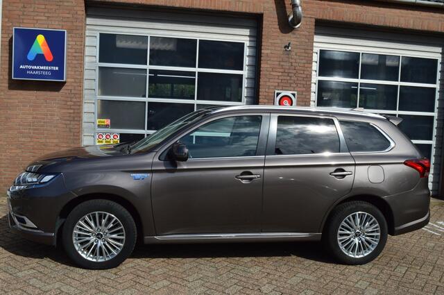 Mitsubishi OUTLANDER 2.4 PHEV Intense,Automaat | Navi | Leder | Trekhaak | Camera | PDC