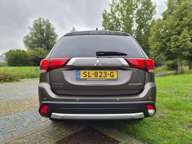 Mitsubishi OUTLANDER 2.0 Instyle 7 PERSOONS