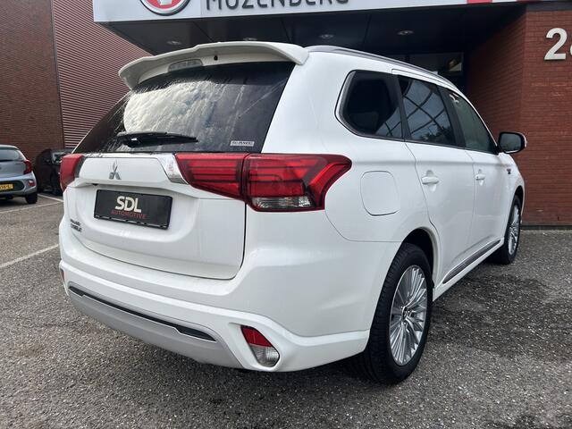 Mitsubishi OUTLANDER 2.4 PHEV Intense+ // HALF-LEDER/ALCANTARA // NAVI + CARPLAY // CAMERA // KEYLESS // ELEK. STOEL // TREKHAAK!!