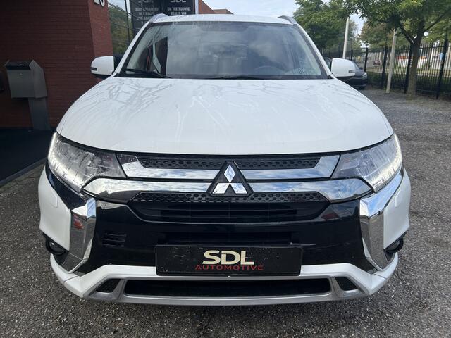 Mitsubishi OUTLANDER 2.4 PHEV Intense+ // HALF-LEDER/ALCANTARA // NAVI + CARPLAY // CAMERA // KEYLESS // ELEK. STOEL // TREKHAAK!!