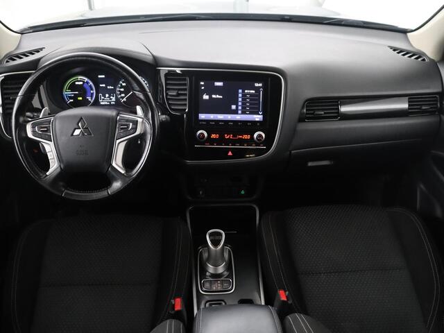 Mitsubishi OUTLANDER 2.4 PHEV Pure | SOH 71% | Camera | Stoelverwarming | Trekhaak |