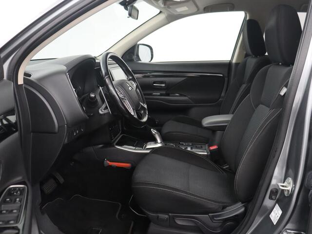 Mitsubishi OUTLANDER 2.4 PHEV Pure | SOH 71% | Camera | Stoelverwarming | Trekhaak |
