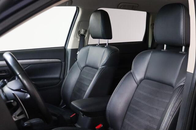 Mitsubishi OUTLANDER 2.0 Executive Edition 7-Persoons Trekhaak, Alcantara, Camera, Goed onderhouden, Stoelverwarming,
