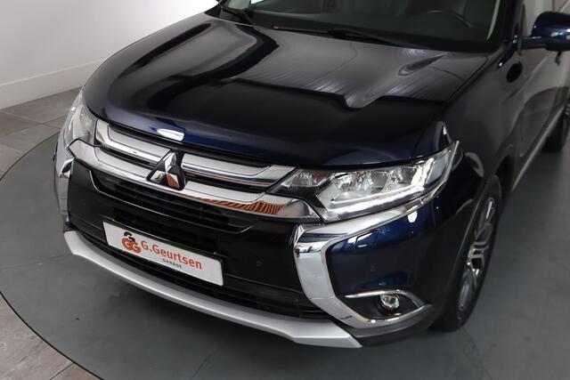 Mitsubishi OUTLANDER 2.0 Executive Edition 7-Persoons Trekhaak, Alcantara, Camera, Goed onderhouden, Stoelverwarming,
