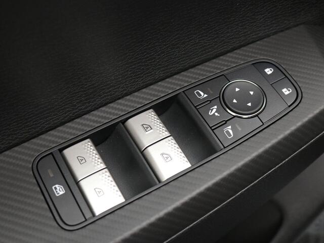 Mitsubishi OUTLANDER 2.4 PHEV Instyle+ / 1600KG Trekgewicht / Glazen schuif-kanteldak / Style Pack Black / Lederen bekleding / Adaptieve Cruise Control / Massage voorstoelen / HUD Display / Full Option /