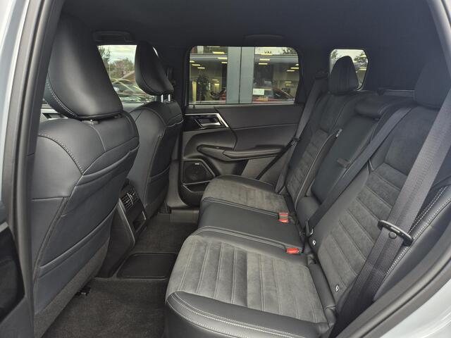Mitsubishi OUTLANDER 2.4 PHEV Intense+ | Nieuw uit voorraad leverbaar |