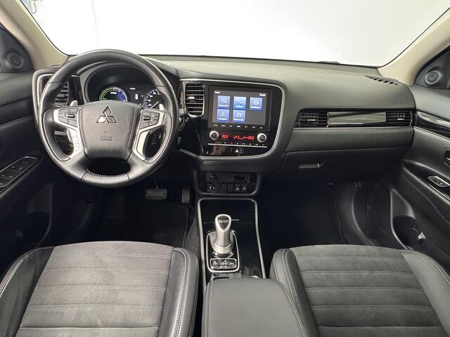 Mitsubishi OUTLANDER 2.4 PHEV Intense | Trekhaak | Navigatie | Camera | Stoelverwarming | Climate Control |