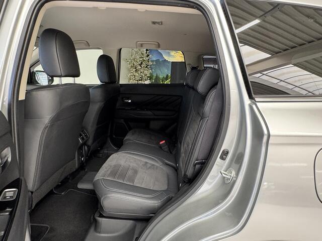 Mitsubishi OUTLANDER 2.4 PHEV Intense | Trekhaak | Navigatie | Camera | Stoelverwarming | Climate Control |