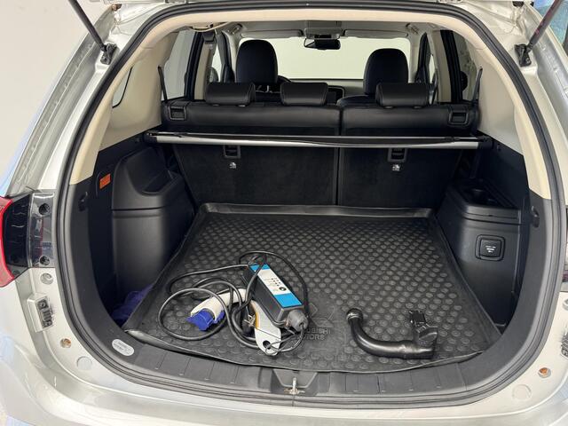 Mitsubishi OUTLANDER 2.4 PHEV Intense | Trekhaak | Navigatie | Camera | Stoelverwarming | Climate Control |