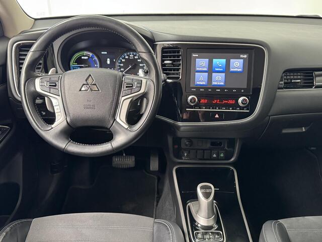 Mitsubishi OUTLANDER 2.4 PHEV Intense | Trekhaak | Navigatie | Camera | Stoelverwarming | Climate Control |