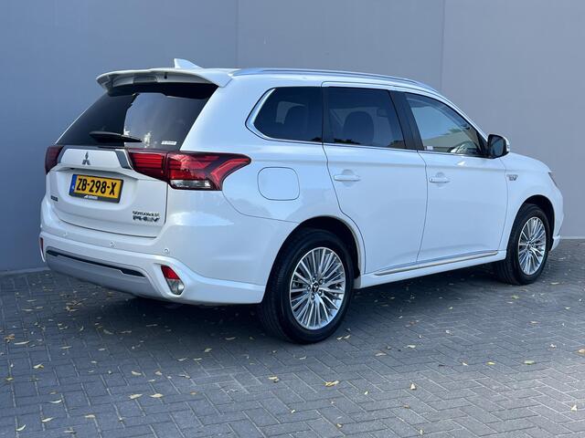 Mitsubishi OUTLANDER 2.4 PHEV Intense+ 100% dealer onderhouden/ 8 jaar garantie / 4wd Drive / Schuif-Kantel Dak / Navigatie Dmv Apple Carplay&Android Auto / Stoel-Stuur Verwarming / Achteruitrij Camera / Elektr. Achterklep / Keyless Entry&Start /