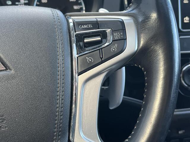 Mitsubishi OUTLANDER 2.4 PHEV Intense+ 100% dealer onderhouden/ 8 jaar garantie / 4wd Drive / Schuif-Kantel Dak / Navigatie Dmv Apple Carplay&Android Auto / Stoel-Stuur Verwarming / Achteruitrij Camera / Elektr. Achterklep / Keyless Entry&Start /