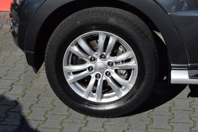 Mitsubishi PAJERO 3.2 DID 5DRS SPECIAL A/T VAN