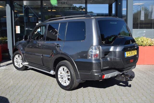 Mitsubishi PAJERO 3.2 DID 5DRS SPECIAL A/T VAN