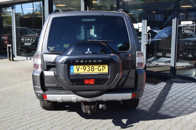 Mitsubishi PAJERO 3.2 DID 5DRS SPECIAL A/T VAN