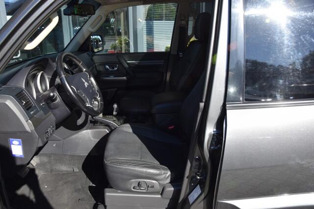 Mitsubishi PAJERO 3.2 DID 5DRS SPECIAL A/T VAN
