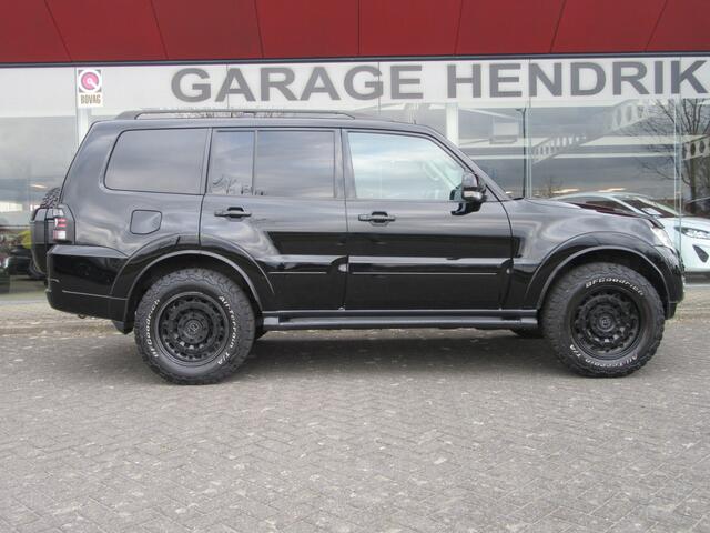 Mitsubishi PAJERO 3.2 DI-D B-stijl LWB 4WD PANO. Leder, (occasion)