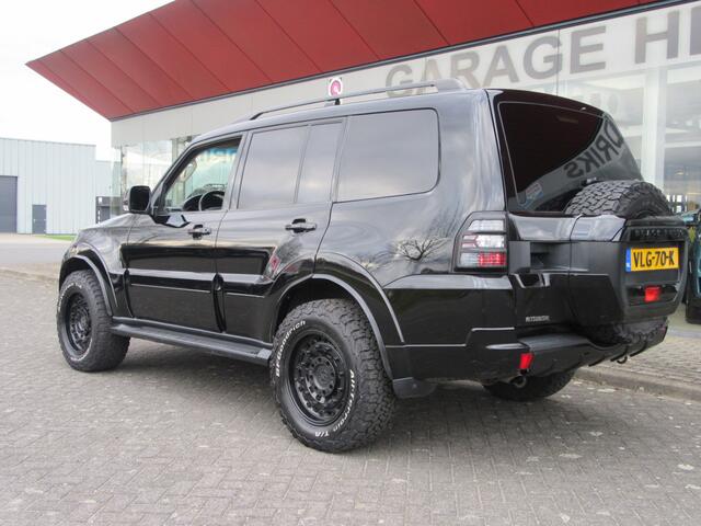 Mitsubishi PAJERO 3.2 DI-D B-stijl LWB 4WD PANO. Leder, (occasion)